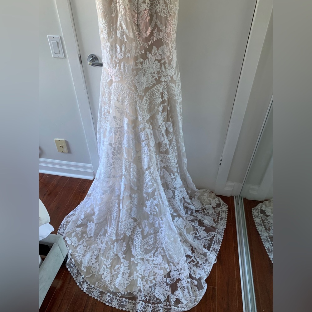 Gorgeous Eddy K dreams wedding dress in bridal size 16 (fits like a medium) - Picture 9 of 10